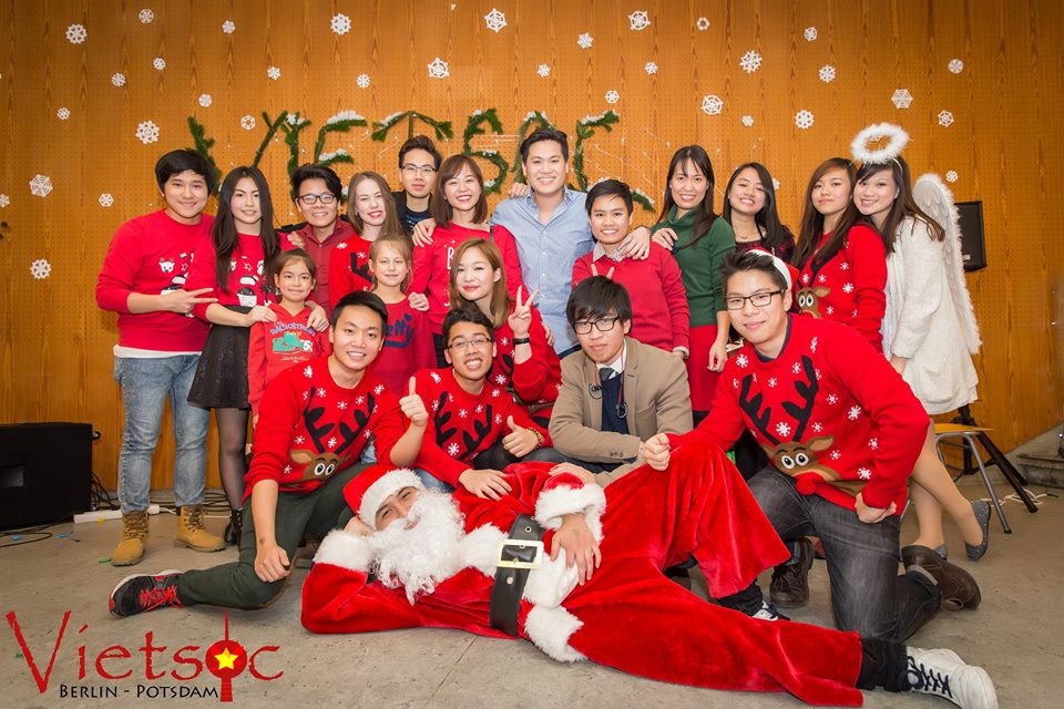 Nguoi Viet hoa minh don khong khi Giang sinh tai nuoc ngoai hinh anh