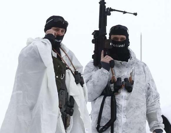 5.000 nguoi bao ve Dien dan Kinh te The gioi hinh anh