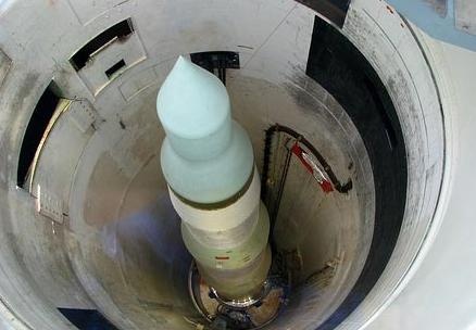 3 si quan My lam hong ten lua mang dau dan hat nhan hinh anh