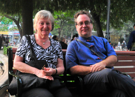 Nguoi nuoc ngoai ngac nhien vi pho phuong vang ve dip Tet hinh anh