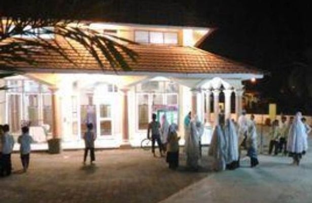 Dong dat o Indonesia: 'Mat dat rung chuyen nhieu lan' hinh anh