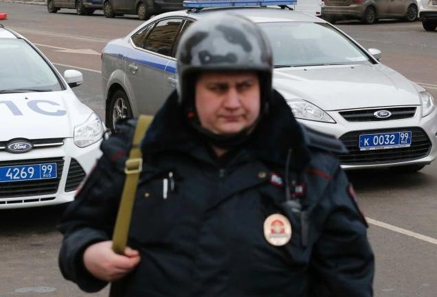 Danh bom tu sat gan don canh sat o Nga hinh anh