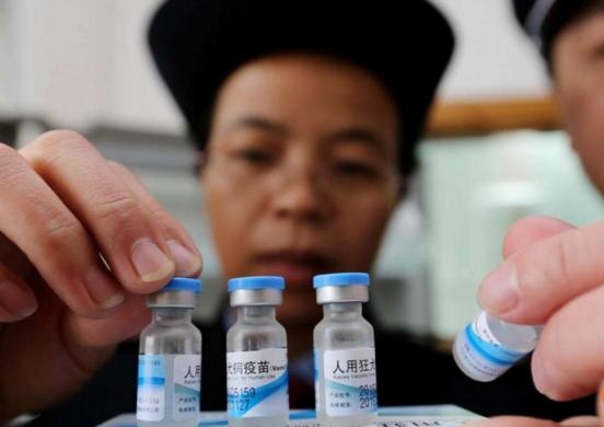 Trung Quoc xu ly hang tram quan chuc trong vu be boi vaccine hinh anh