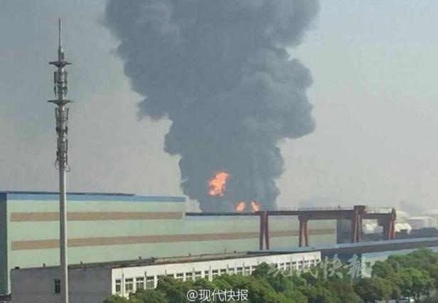 no nha may hoa chat Trung Quoc anh 2