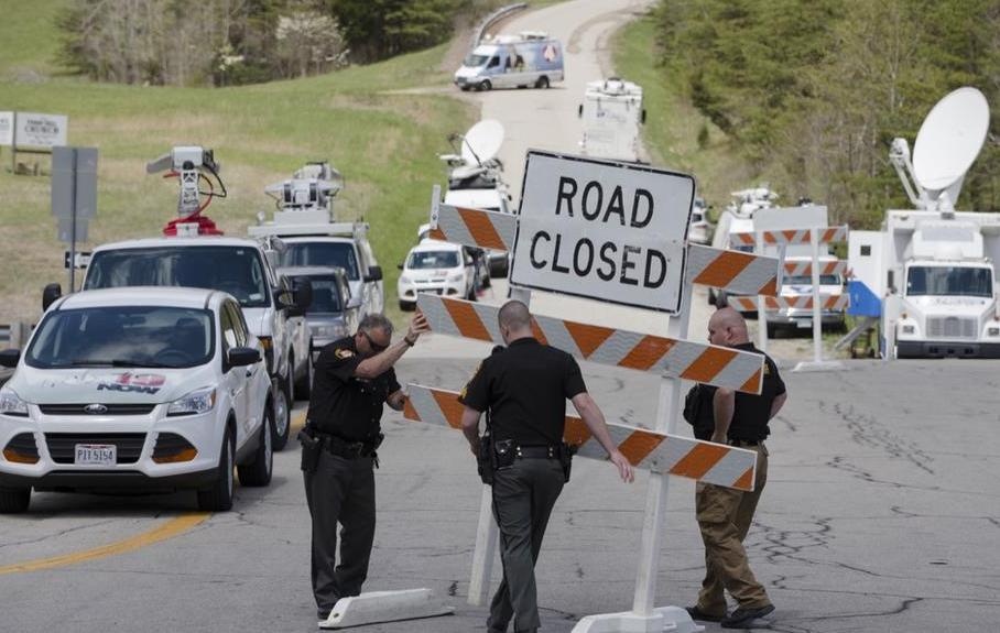 Nguoi dan hoang mang sau vu xa sung kieu hanh quyet o My hinh anh