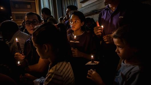 Venezuela làm 2 buổi/tuần để tiết kiệm điện ảnh 2 Venezuela lam 2 buoi/tuan de tiet kiem dien anh 2