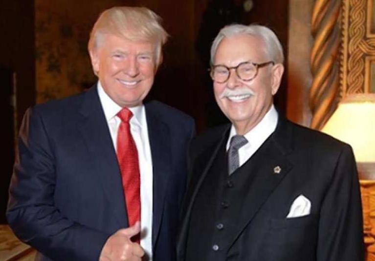 Quan gia lau nam cua Trump doi sat hai Tong thong Obama hinh anh