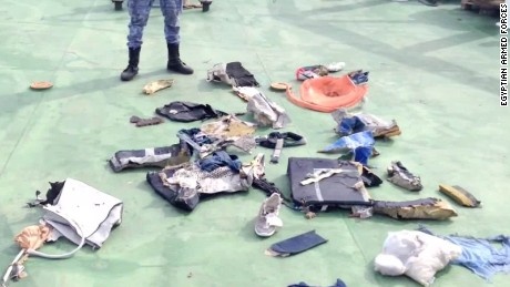Ai Cập điều tàu ngầm tìm hộp đen máy bay EgyptAir ảnh 1 Ai Cap dieu tau ngam tim hop den may bay EgyptAir anh 1