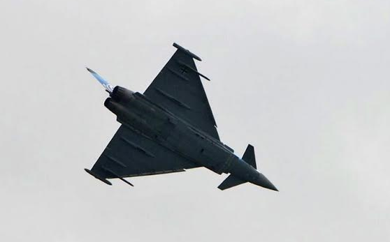 Dan phi co nhao lon o trien lam hang khong lon nhat the gioi hinh anh