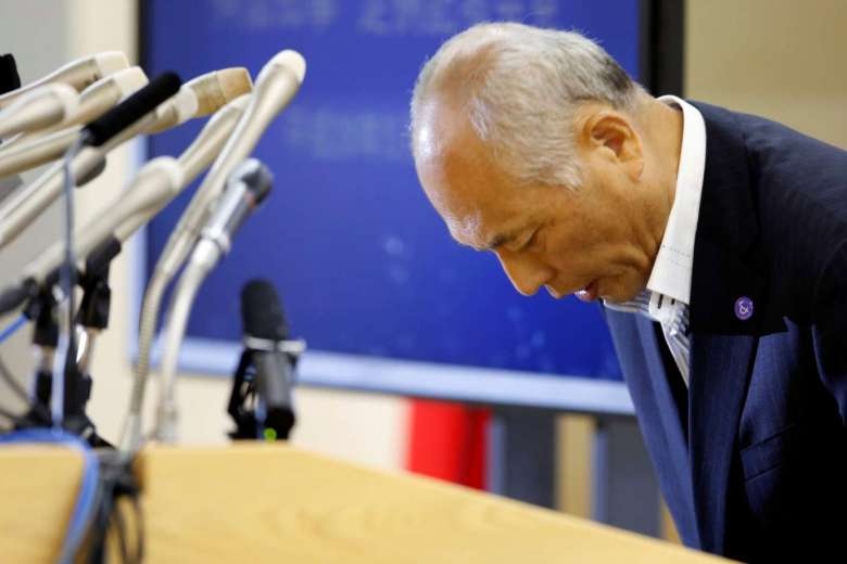 Thi truong Tokyo xin loi vi dung tien quy de di du lich hinh anh