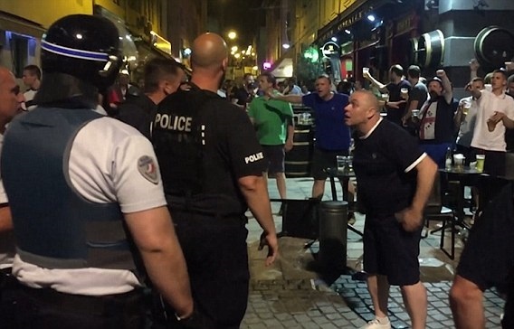 CDV Anh, Phap au da truoc gio khai mac Euro hinh anh