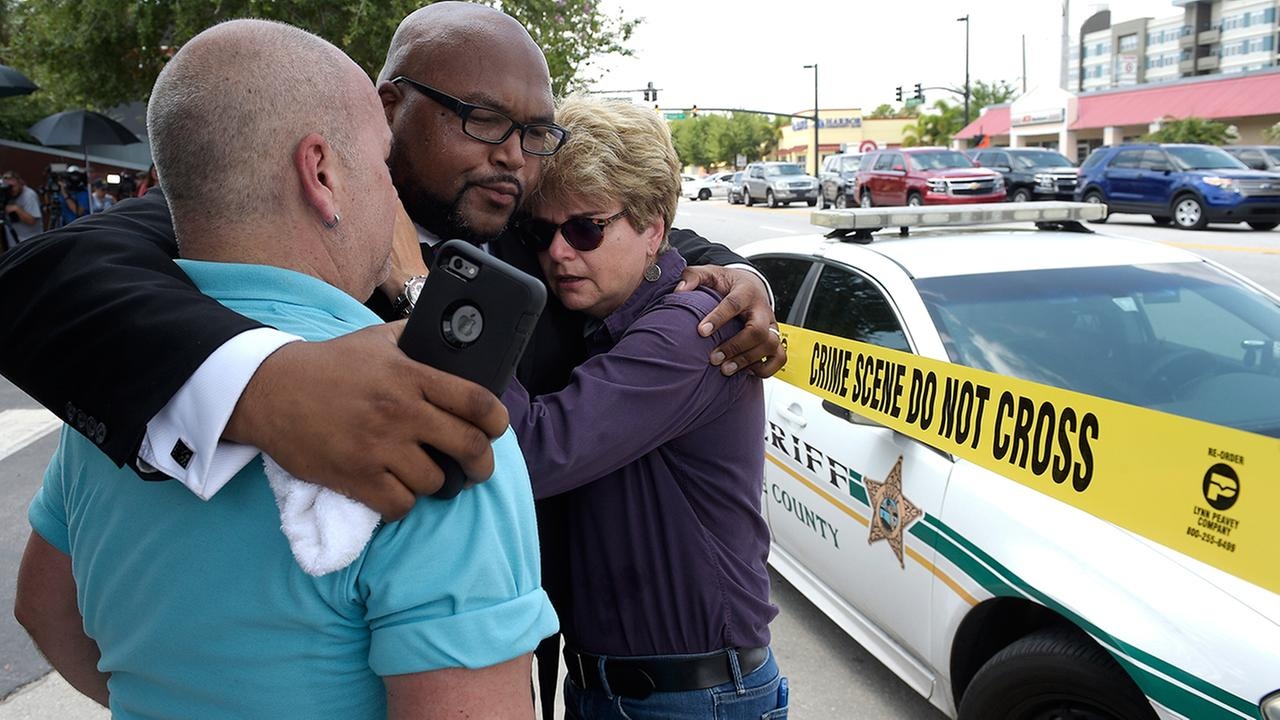 Moi de doa khung bo tu trong long nuoc My hinh anh