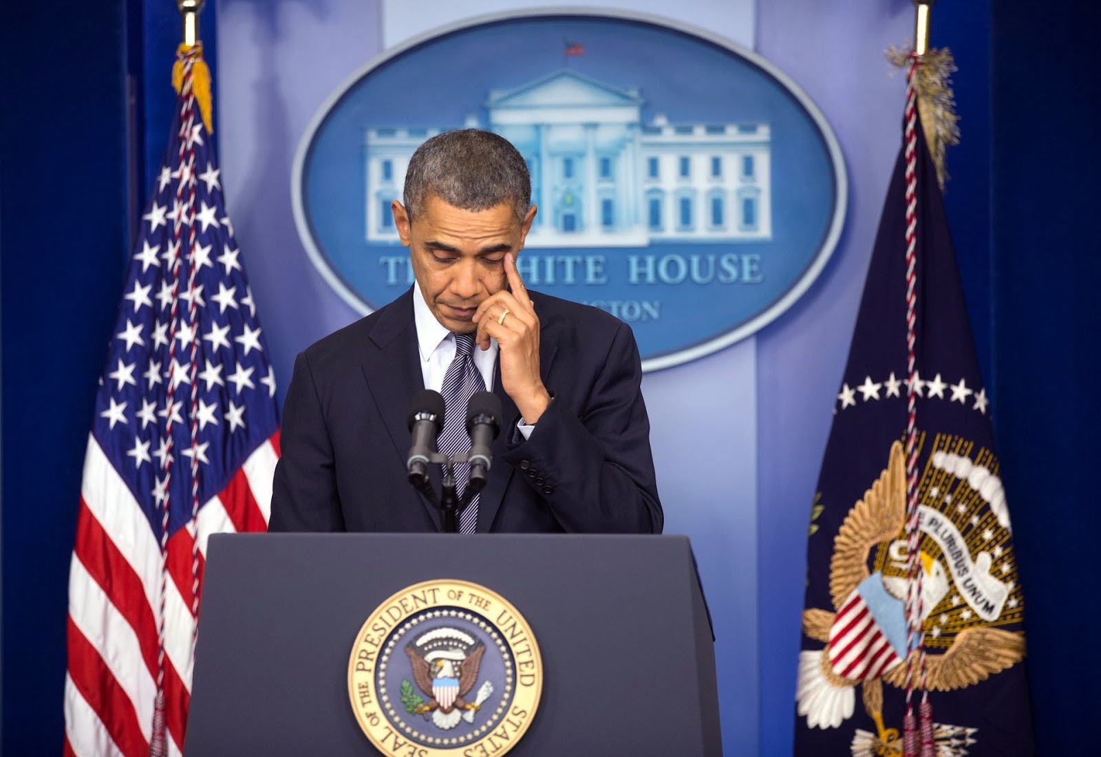 Obama phản ứng trước các vụ xả súng Mỹ ảnh 4 Obama phan ung truoc cac vu xa sung My anh 4