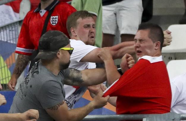 5 co dong vien Anh bi phat tu sau vu au da tai Euro 2016 hinh anh