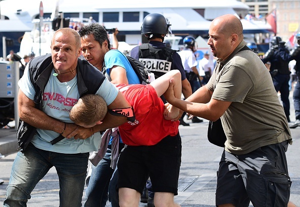 Cảnh sát Pháp đối phó bạo động và hooligan Euro ảnh 13 Canh sat Phap doi pho bao dong va hooligan Euro anh 13