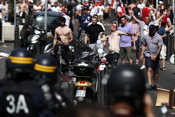 Cảnh sát Pháp đối phó bạo động và hooligan Euro ảnh 9 Canh sat Phap doi pho bao dong va hooligan Euro anh 9