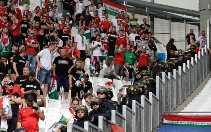 ẩu đả giữa cổ động viên Hungary và Pháp tại Euro 2016 ảnh 6 au da giua co dong vien Hungary va Phap tai Euro 2016 anh 6