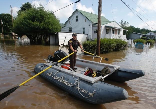 Lu lut khien 26 nguoi chet, Obama ban bo tinh trang tham hoa hinh anh