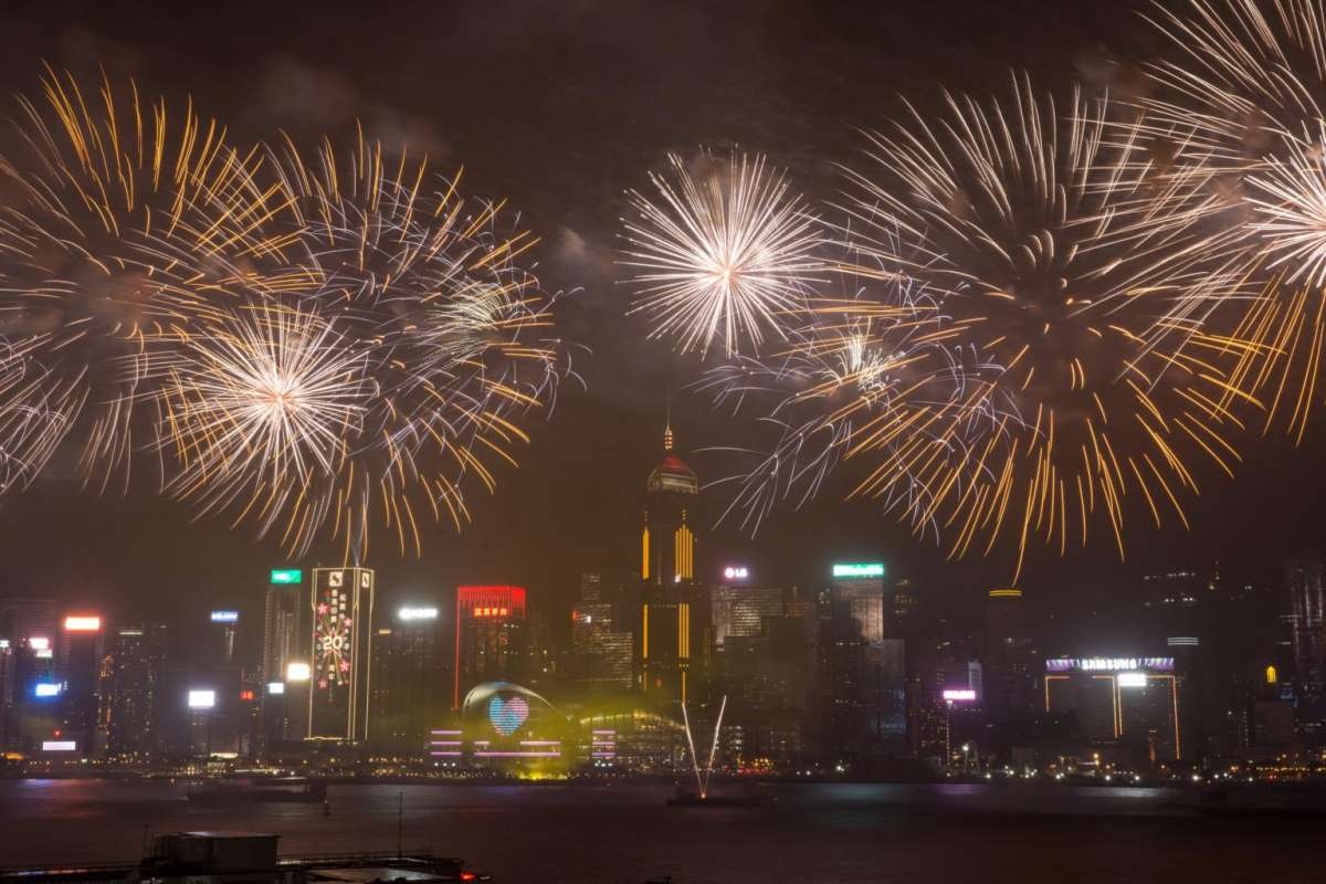 Ruc ro phao hoa ky niem 20 nam Hong Kong duoc trao tra hinh anh