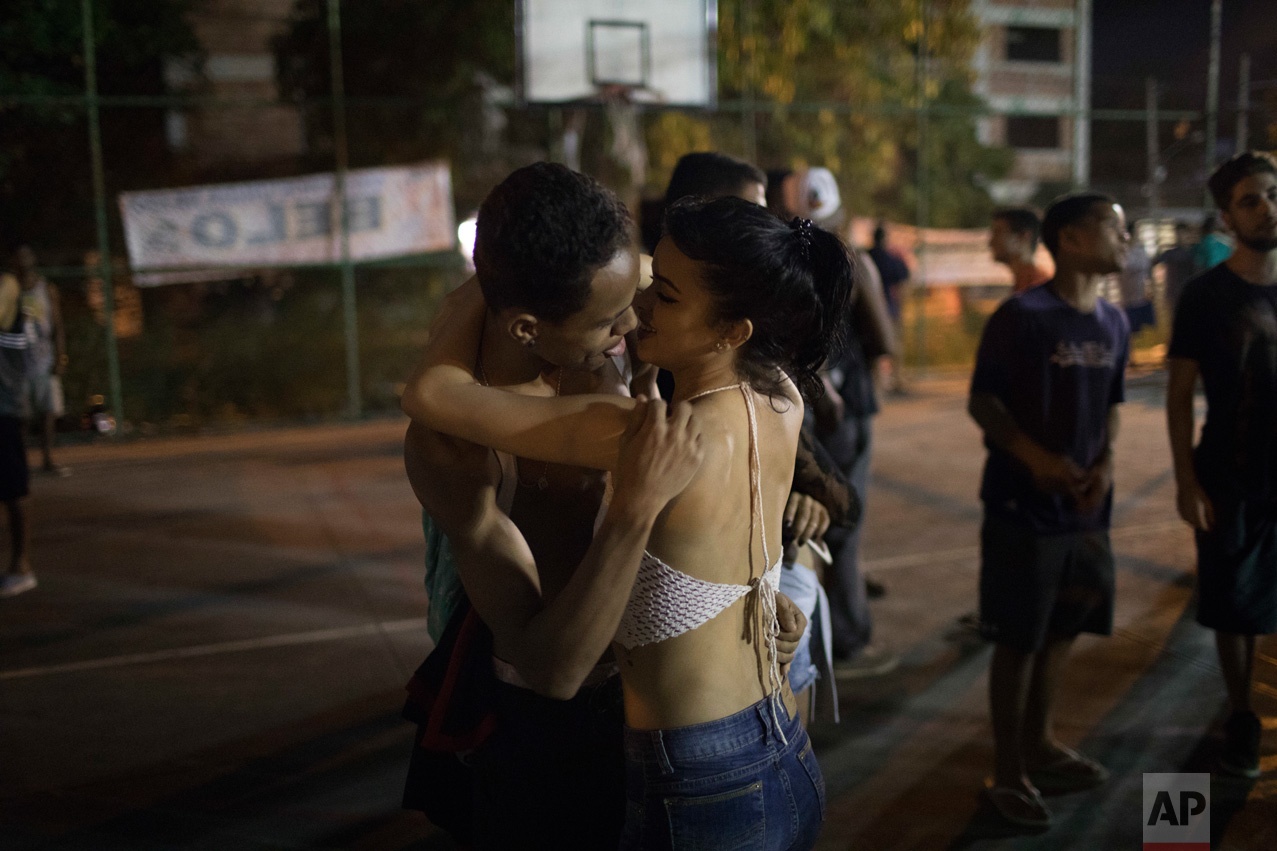 So hai bao luc, dan ngheo khu o chuot Rio tim den nghe thuat hinh anh