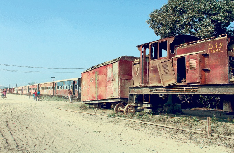 Tuyen duong sat 80 nam tuoi bi bo hoang giua Nepal va An Do hinh anh