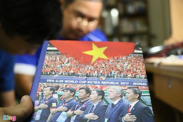 Pho tong thu ky VFF,  Duong Nghiep Khoi tu truyen,  tu truyen phe phan,  tu truyen cau thu anh 1