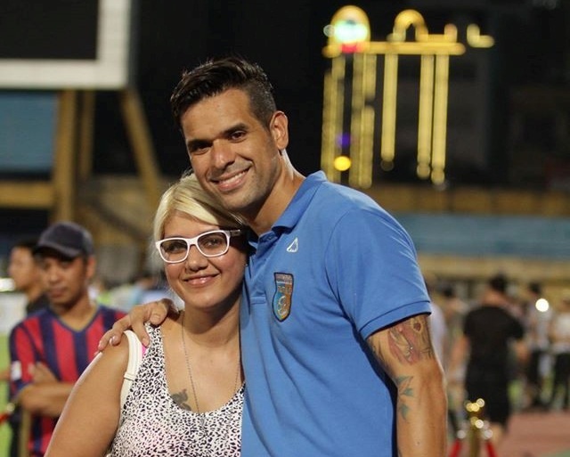 Gonzalo nhập tịch, Vợ Gonzalo mang thai, tiền đạo của CLB TPHCM, Công Vinh mời Gonzalo ảnh 2 Gonzalo nhap tich, Vo Gonzalo mang thai, tien dao cua CLB TPHCM, Cong Vinh moi Gonzalo anh 2