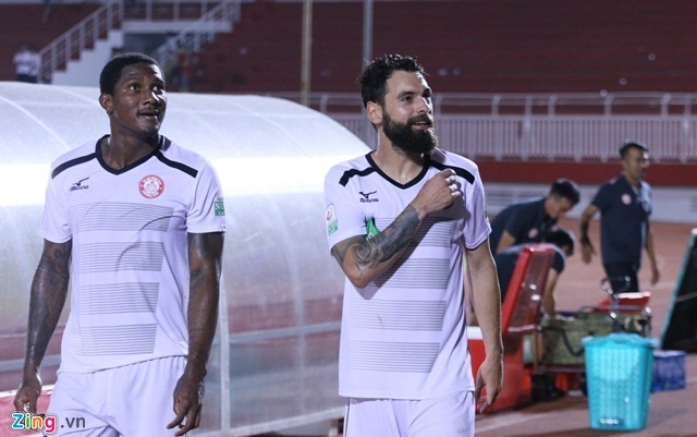 tien dao Gustavo Santos Costa,  ngoai binh CLB TPHCM,  quyen chu tich Le Cong Vinh,  HLV Toshiya Miura,  ngoai binh khong hen ngay tro lai anh 2