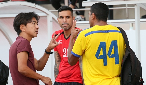 Hai 'sieu ngoai binh' cua CLB TP.HCM chuan bi gap HLV Miura hinh anh