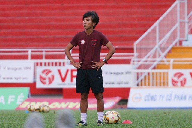 Renan Marques thu viec,  chan sut Bundesliga,  HLV Toshiya Miura,  CLB TPHCM,  Hai sieu ngoai binh,  quyen chu tich Cong Vinh,  V.League 2018 anh 2