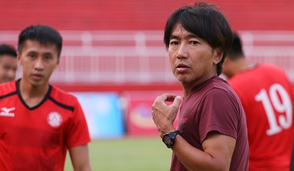 CLB TP.HCM 'soc' truoc thong tin sa thai HLV Toshiya Miura hinh anh