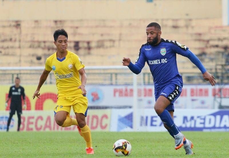 Anh em sinh doi,  Hoang Nhat Nam,  Hoang Danh Ngoc,  CLB Nam Dinh,  CLB Khanh Hoa,  Vu Thien Luat,  Luu Gia,  World Cup 2002,  World Cup 2018,  xem World Cup anh 3