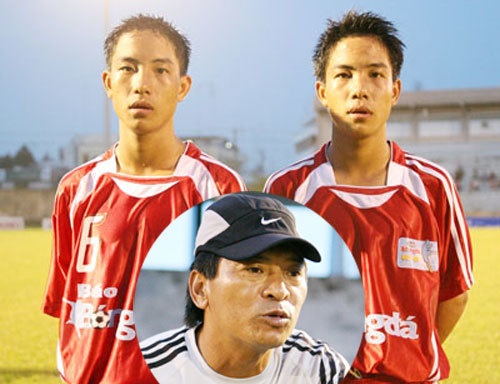 Anh em sinh doi cua BDVN va ky niem World Cup 2002 voi HLV qua co hinh anh