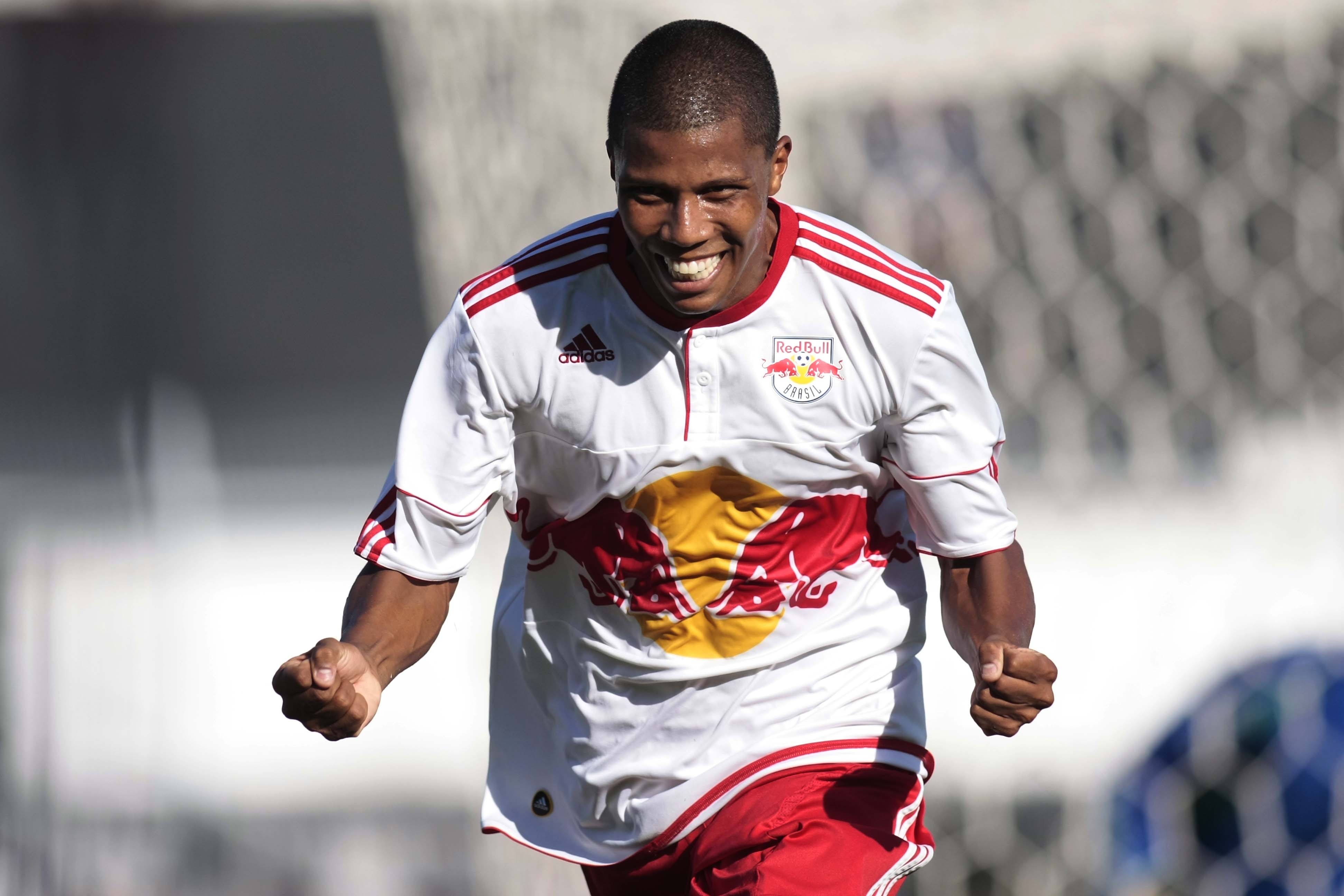 Nam Dinh thue chan sut tung choi bong o Europa League hinh anh