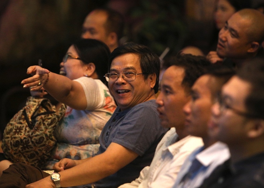 CDV nu xem World Cup,  World Cup 2018,  World Cup,  fan nu,  nguoi yeu xem World Cup,  pho ca phe Sai Gon,  khai mac World Cup,  Nga,  Arab Saudi anh 3