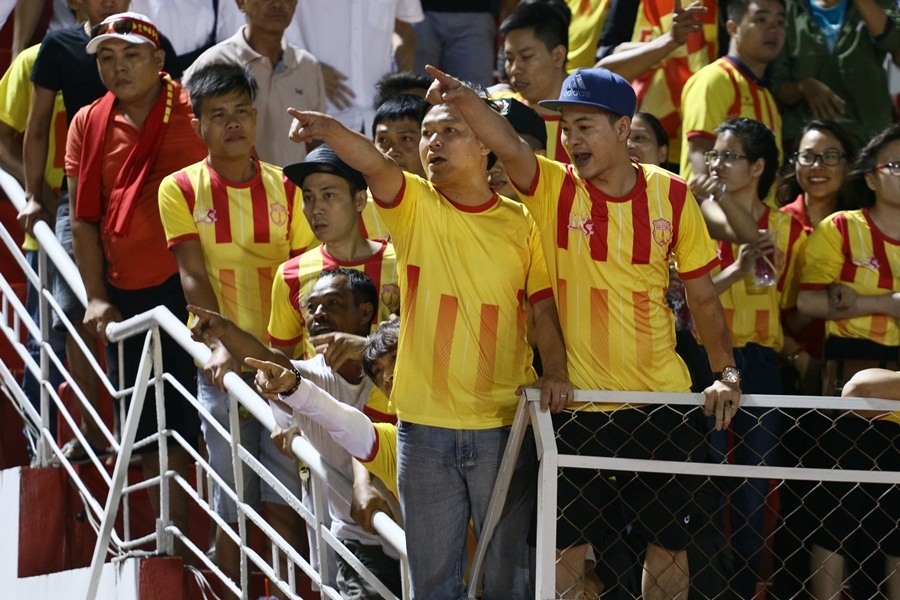 CDN Nam Dinh nhay xuong san doi xu cau thu doi chu nha hinh anh