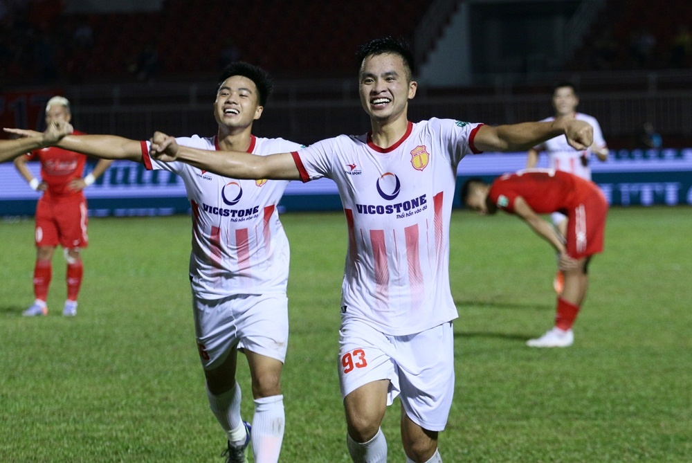 Nam Dinh,  Panenka,  Miura,  Toshiya Miura,  Nguyen Van Sy,  Tru hang V.League,  V.League,  CLB TP.HCM anh 2