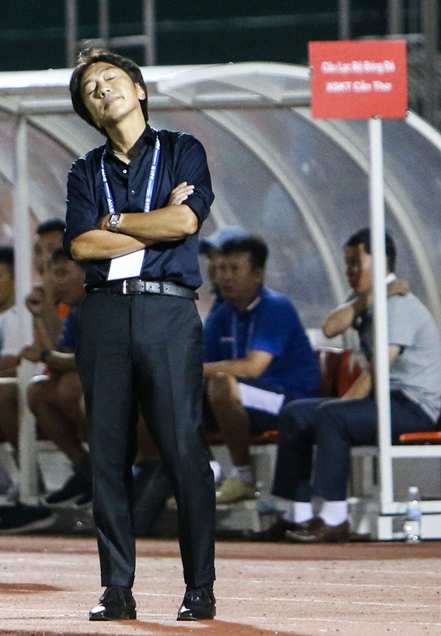 Toshiya Miura,  Miura,  CLB TP.HCM,  XSKT Can Tho,  Can Tho,  trong tai,  song di chet lai anh 4