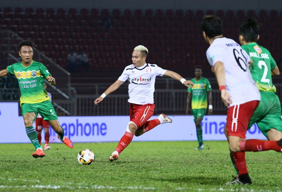 Toshiya Miura,  Miura,  CLB TP.HCM,  XSKT Can Tho,  Can Tho,  trong tai,  song di chet lai anh 1