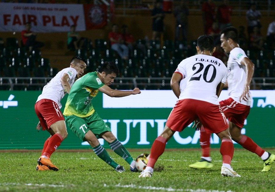 Toshiya Miura,  Miura,  CLB TP.HCM,  XSKT Can Tho,  Can Tho,  trong tai,  song di chet lai anh 3