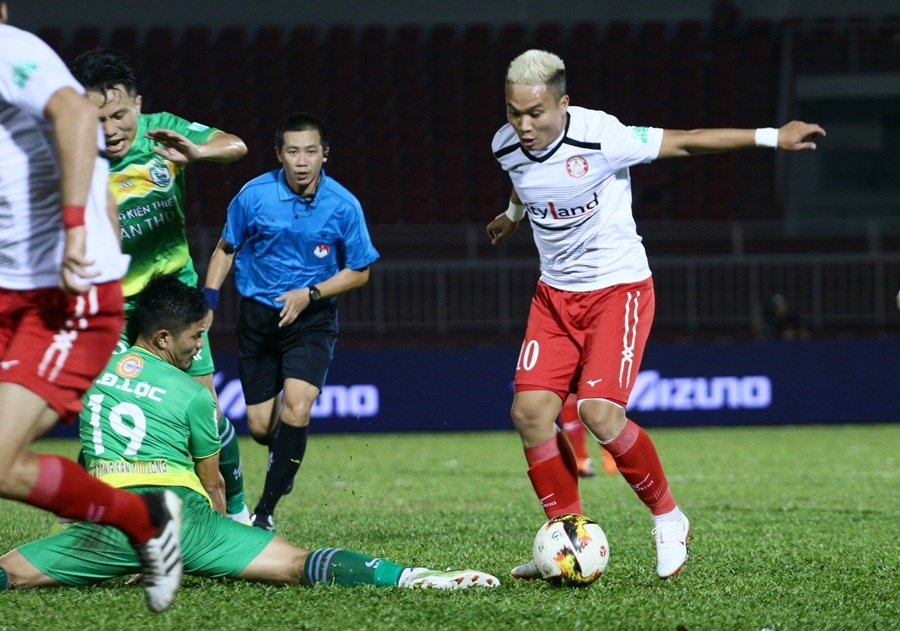 Toshiya Miura,  Miura,  CLB TP.HCM,  XSKT Can Tho,  Can Tho,  trong tai,  song di chet lai anh 6