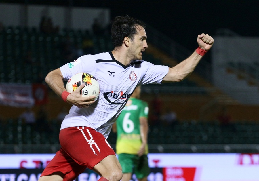 Toshiya Miura,  Miura,  CLB TP.HCM,  XSKT Can Tho,  Can Tho,  trong tai,  song di chet lai anh 9