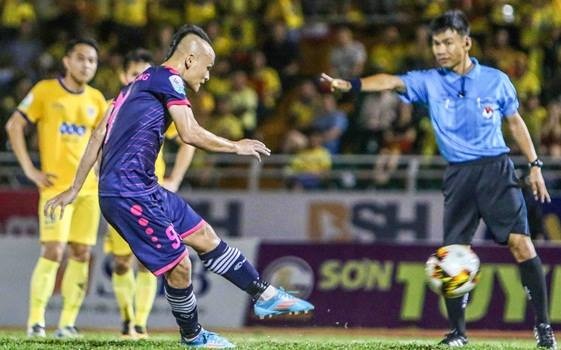 Quoc Phuong da hong phat den trong tran dau co 2 the do hinh anh