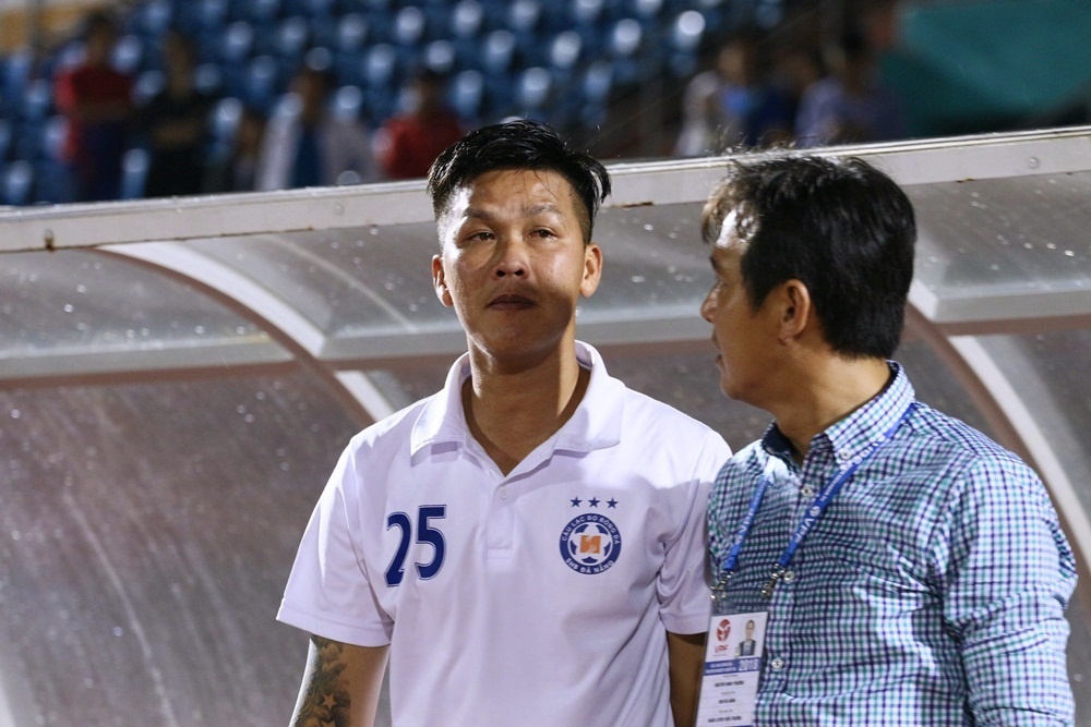 Le Van Hung,  thu mon,  Toshiya Miura,  CLB Da Nang,  CLB TP.HCM,  sai lam,  V.League,  rung rung nuoc mat anh 1