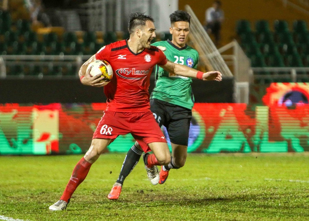 Le Van Hung,  thu mon,  Toshiya Miura,  CLB Da Nang,  CLB TP.HCM,  sai lam,  V.League,  rung rung nuoc mat anh 2