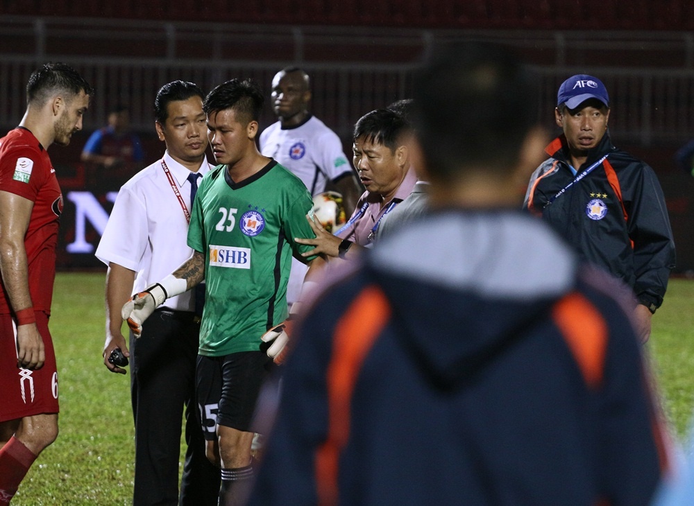 Le Van Hung,  thu mon,  Toshiya Miura,  CLB Da Nang,  CLB TP.HCM,  sai lam,  V.League,  rung rung nuoc mat anh 6