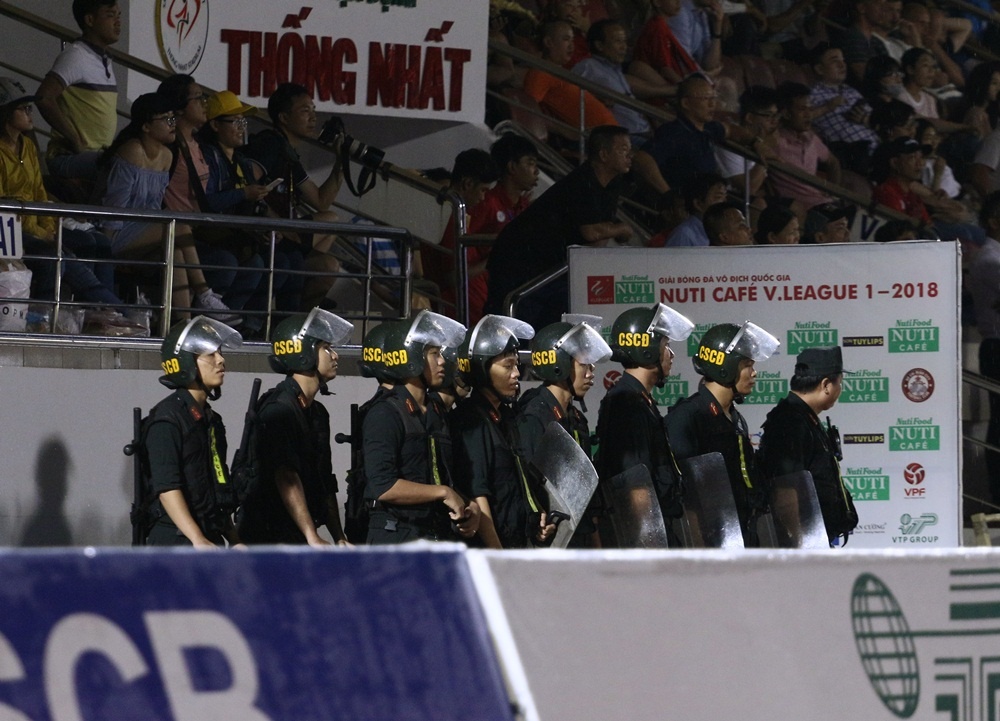 Le Van Hung,  thu mon,  Toshiya Miura,  CLB Da Nang,  CLB TP.HCM,  sai lam,  V.League,  rung rung nuoc mat anh 8