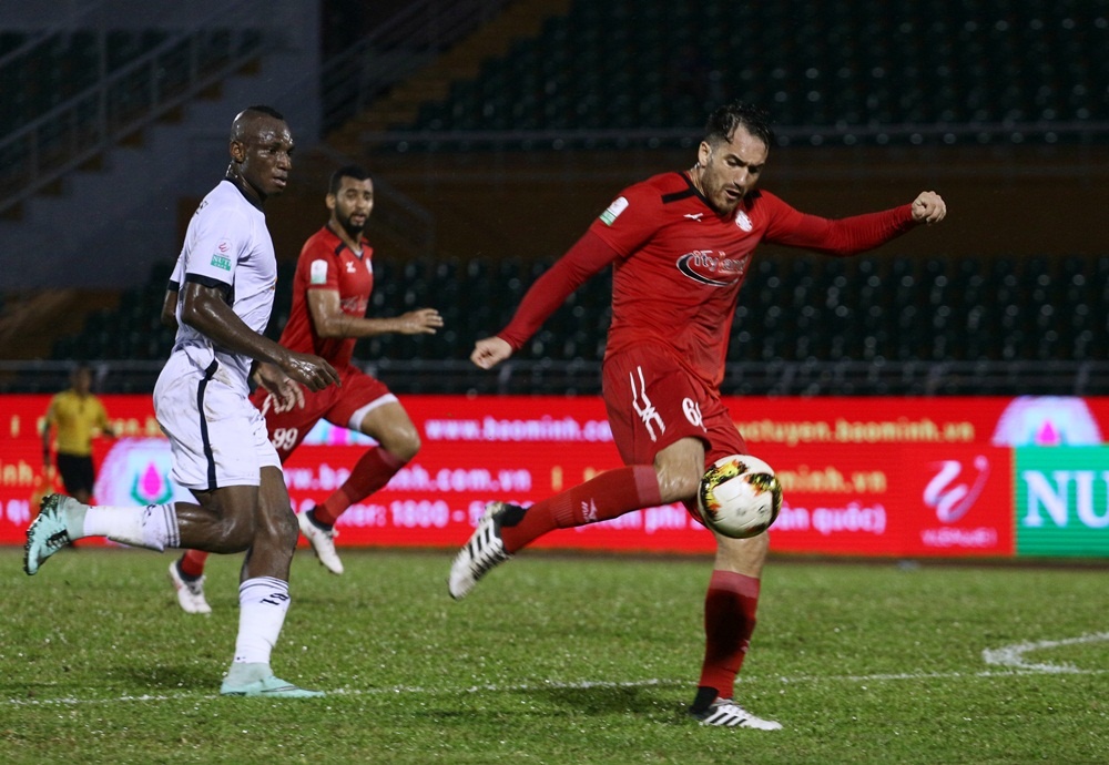 Le Van Hung,  thu mon,  Toshiya Miura,  CLB Da Nang,  CLB TP.HCM,  sai lam,  V.League,  rung rung nuoc mat anh 9