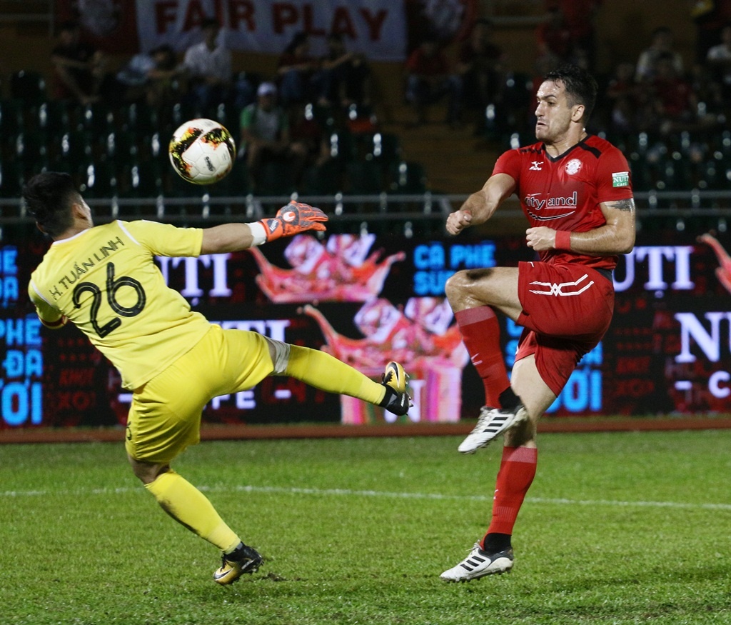 Miura,  Toshiya Miura,  CLB TPHCM,  V.League,  Quang Ninh,  Matias,  non khan,  Messi anh 2