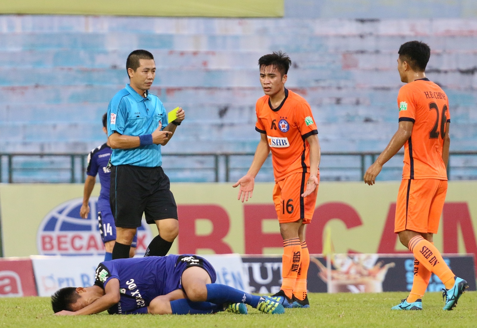 VAR,  cong nghe VAR,  V.League,  Thai League,  bong da Thai Lan,  Tran Anh Tu,  Dinh Van Dung,  trong tai Viet Nam,  FIFA,  AFC,  FAT anh 3